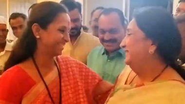 Supriya Sule-Sunetra Pawar Hugs Each Other: बारामती लोकसभा निवडणूकीच्या रिंगणात एकमेकींना आव्हान देण्यापूर्वी मंदिरात समोरासमोर आलेल्या सुप्रिया  सुळे-सुनेत्रा पवार यांची गळाभेट (Watch Video)