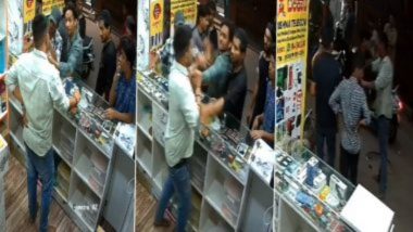 Bengaluru Shocker : अजान दरम्यान मोठ्या आवाजात गाणी लावली, टोळक्याची दुकानदाराला मारहाण; बेंगळुरूमधील घटना (Watch Video)