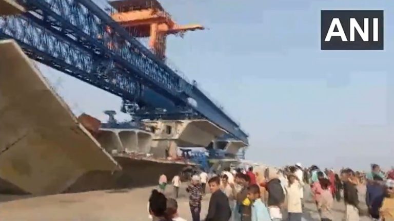 Bihar Under Construction Bridge Part Collapse : बिहारमध्ये कोसी नदीवरील पूल दुर्घटनेत एका मजूराचा मृत्यू, अनेक जण अडकल्याची शक्यता