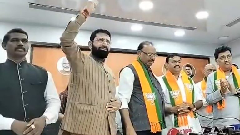 Padmakar Valvi Joins BJP: कॉंग्रेसचे माजी आमदार, मंत्री पद्माकर वळवी यांचा भाजप मध्ये प्रवेश; लोकसभा निवडणूकीच्या तोंडावर कॉंग्रेसला महाराष्ट्रात झटका!