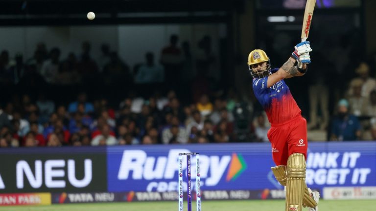 RR vs RCB, IPL 2024 19th Match Live Score Update: कोहलीने षटकार ठोकून आपले अर्धशतक केले पूर्ण, राजस्थानविरुद्ध दमदार फलंदाजी