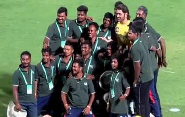 MS Dhoni Clicks Picture With Ground Staff: एमएस धोनीने विझाग ग्राउंड स्टाफसोबत काढला फोटो, व्हिडिओ व्हायरल