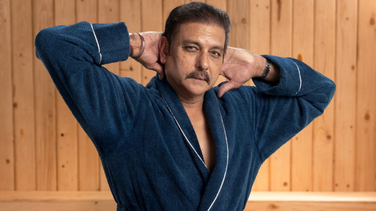 Ravi Shastri Bathrobe Look: रवी शास्त्रीने बाथरोब लूकमध्ये शेअर केला फोटो म्हणाले “मी आकर्षक”