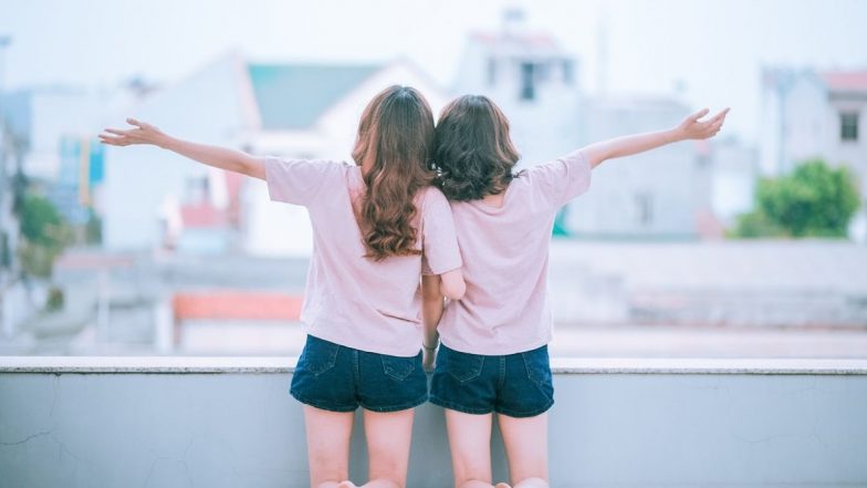 Lesbian Marriage: काय सांगता? 24 वर्षीय विवाहित लेस्बियन महिलेने केले 16 वर्षांच्या पुतणीशी लग्न; वेश बदलून जगू लागल्या नवरा-बायको सारखे जीवन, पोलिसांकडून अटक