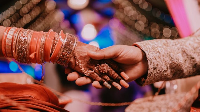 Rajasthan Wedding: काय सांगता? 17 भावंडांनी एकाच मांडवात आपापल्या जोडीदाराशी बांधल्या लग्नगाठी; बिकानेरमधील लग्नसोहळा सोशल मिडियावर व्हायरल (Photo)