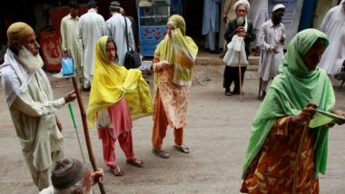 Beggars On The Karachi Streets: रमजानच्या पार्श्वभूमीवर कराचीच्या रस्त्यांवर चार लाखांहून अधिक भिकारी जमले; शहरातील गुन्ह्यांमध्ये वाढ