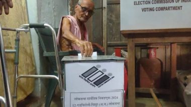 Lok Sabha Election 2024: गडचिरोली येथे शंभरी गाठलेल्या मतदाराने गृह मतदान सुविधेअंतर्गत केले मतदान; मत घेण्यासाठी अधिकाऱ्यांचा 107 किलोमीटरचा प्रवास