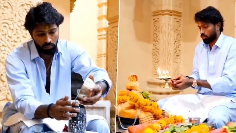 Hardik Pandya Offers Prayers At Somnath Temple: सलग तीन पराभवानंतर मुंबई इंडियन्सचा कर्णधार हार्दिक पांड्या पोहोचला महादेवाच्या आश्रयाला, सोमनाथ मंदिरात केली पूजा