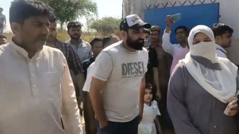 Mohammed Shami Cast His Vote At Amroha: टीम इंडियाचा क्रिकेटर मोहम्मद शमीने अमरोहा येथे मतदान केले, मतदारांना दिला खास संदेश