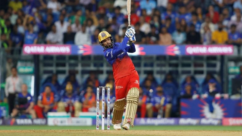 Rajat Patidar Six Hardik Pandya: रजत पाटीदारने हार्दिक पांड्याच्या चेंडूला लगावला 'रॉकेट' शाॅट, विराट कोहलीही झाला शाॅक (Watch Video)