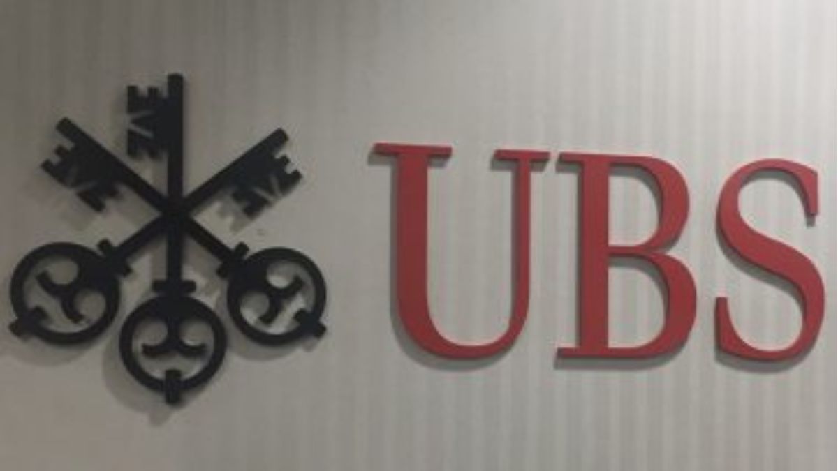 UBS Layoffs यूबीएस स्विस बँकिंग कंपनीत कर्मचारी कपात; 30,000 ते 35,000