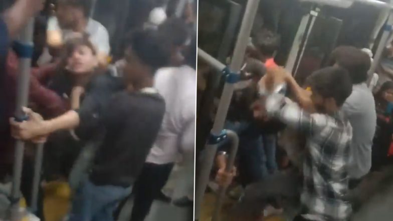 Pickpockets Brutally Beat The Passenger: धावत्या बसमध्ये पाकिटमारांचा प्रवाशाला बेदम मारहाण, संतापजनक व्हिडिओ व्हायरल (Watch Video)