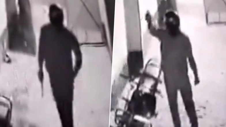 Uttar Pradesh Crime: गाझियाबादमध्ये घरात घुसून गोळीबार, घटना CCTV कैद, गुन्हा दाखल
