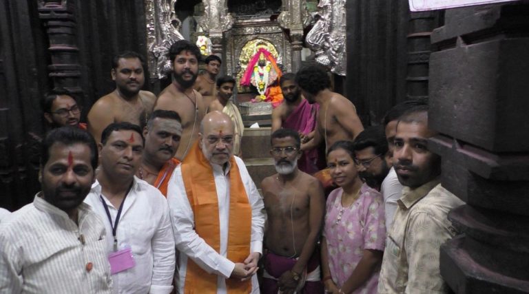 Amit Shah Offers Prayers at Mahalaxmi Temple: केंद्रीय गृहमंत्री अमित शहा आज कोल्हापुरात; महालक्ष्मी मंदिरात केली पूजा (Video)