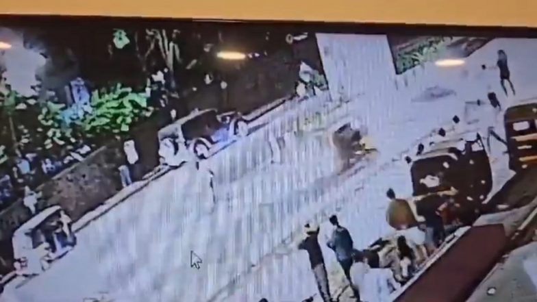 Porsche Car CCTV Footage: आलिशान पोर्शे कार लोकांनाच चिरडतानाचा पुणे येथील व्हिडिओ व्हायरल (Watch Video)