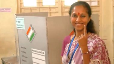 Baramati Lok Sabha Election 2024: बारामती मध्ये Supriya Sule यांनी पती सदानंद सुळे, आई प्रतिभा पवार यांच्यासोबत बजावला मतदानाचा अधिकार ( Watch Video)