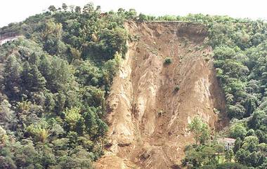 Anuskura Landslide: दरड कोसळल्याने वाहतुक सेवा विस्कळीत, अणुस्कूरा घाटातील घटना