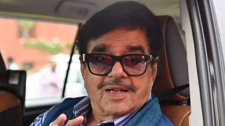 Shatrughan Sinha Hospitalised: शत्रुघ्न सिन्हा रुग्णालयात दाखल; सोनाक्षी-झहीरने घेतली भेट