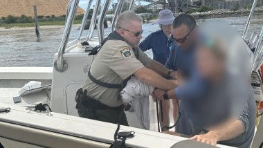 Shark Attack in Florida: फ्लोरिडामध्ये शार्कचा हल्ला; फर्नांडीना बंदर जवळ मासेमारी करताना मच्छीमार गंभीर जखमी (See Pic)