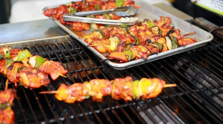 Artificial Colors in Chicken Kebabs and Fish Dishes: चिकन कबाब आणि फिश डिशेशमधील कृत्रिम रंगांवर बंदी; उल्लंघन केल्यास तुरुंगवासाची शिक्षा, कर्नाटक सरकारचा मोठा निर्णय