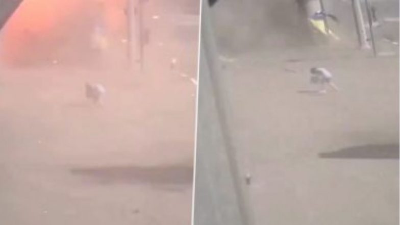 Russia-Ukraine War Video: रशियाचा युक्रेनमधील खार्किव शहरात बॉम्ब हल्ला, महिला थोडक्यात बचावली (Watch Video)