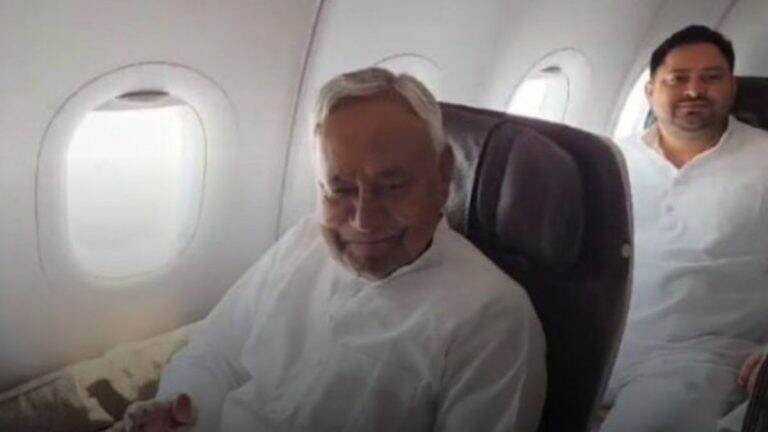 NDA, INDIA Alliances यांच्या आज पुढील रणनीतींसाठी बैठका; Nitish Kumar आणि Tejashwi Yadav एकाच विमानाने दिल्लीला रवाना ( Watch Video)