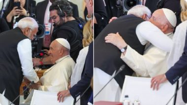 PM Modi Hugs and Greets Pope Francis: इटलीतील G7 शिखर परिषदेच्या सत्रात पीएम नरेंद्र मोदींनी घेतली पोप फ्रान्सिस यांची भेट; भारतात येण्याचे आमंत्रण दिले (See Pics and Video)