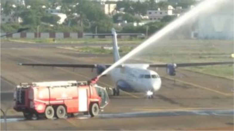 Tiruchirappalli Airport: चेन्नईहून आलेल्या इंडिगो विमानाचे तिरुचिरापल्ली विमानतळावर पाण्याच्या फवारांच्या सलामीने स्वागत; नवीन टर्मिनल कार्यान्वित (Watch Video)
