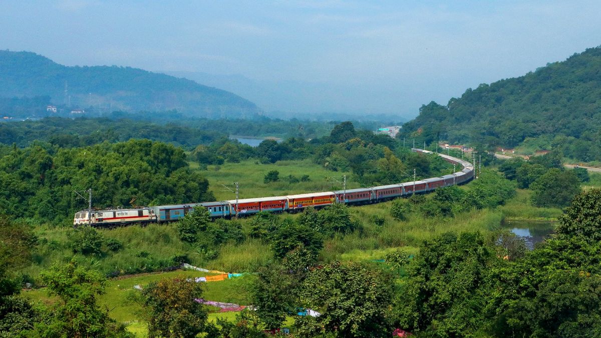 CSMT- Sawantwadi Road Daily Express Train:  सीएसएमटी-सावंतवाडी रोड स्थानका दरम्यान रोज धावणार नवी एक्सप्रेस; पहा थांबे