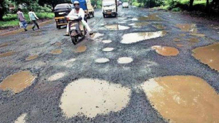 Mumbai Pothole Menace: तक्रार केल्यानंतर 24 तासांत बुजवले जाणार मुंबईमधील खड्डे; BMC चे आश्वासन