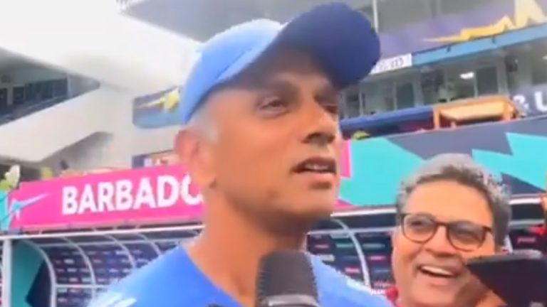 Dravid on Rohit Sharma's Phone Call: रोहित शर्माच्या फोन कॉलने बदलले राहुल द्रविडचे मत, मुख्य प्रशिक्षक आता टीम इंडियाला चॅम्पियन बनवून घेणार निरोप, पाहा व्हिडिओ