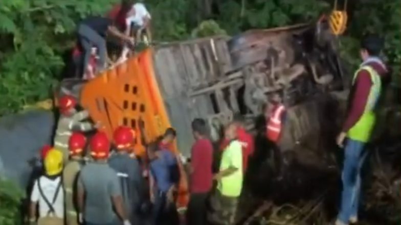 Mumbai Pune Express Highway Accident: पंढपूरला जाणाऱ्या ट्रॅव्हल्स बसचा अपघात, 5 वारकऱ्यांचा जागीच मृत्यू