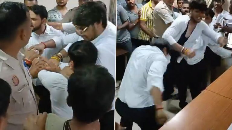 Delhi Court Brawl Video: दिल्लीच्या कर्करडूमा कोर्ट कॉम्प्लेक्समध्ये वादानंतर वकिलांमध्ये मारामारी (पाहा व्हिडिओ)