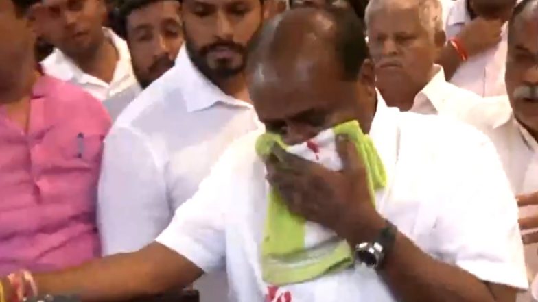 HD Kumaraswamy Hospitalised: केंद्रीय मंत्री कुमारस्वामी बेंगळुरूमध्ये प्रेसला संबोधित करण्यासाठी जात असताना अचानक त्यांच्या नाकातून सुरू झाला रक्तस्त्राव, रुग्णालयात केलं दाखल