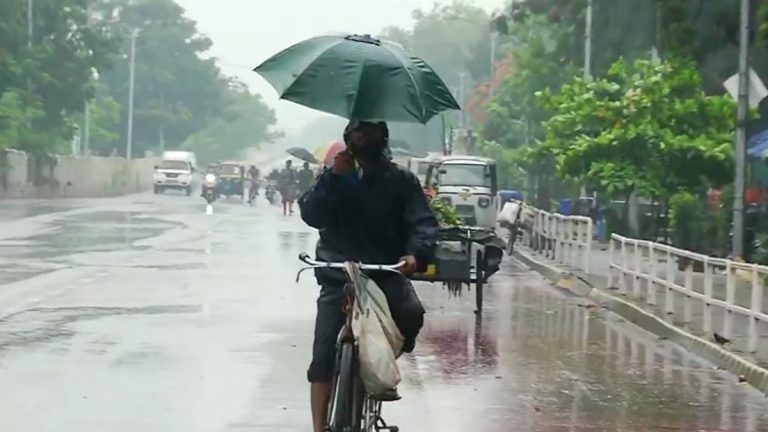 Maharashtra Weather Update: महाराष्ट्रात अनेक ठिकाणी पुढील 5 दिवस मुसळधार पावसाचा इशारा; गुरुवारपासून कोकण, पुणे, कोल्हापूर परिसरात जोर वाढण्याची शक्यता