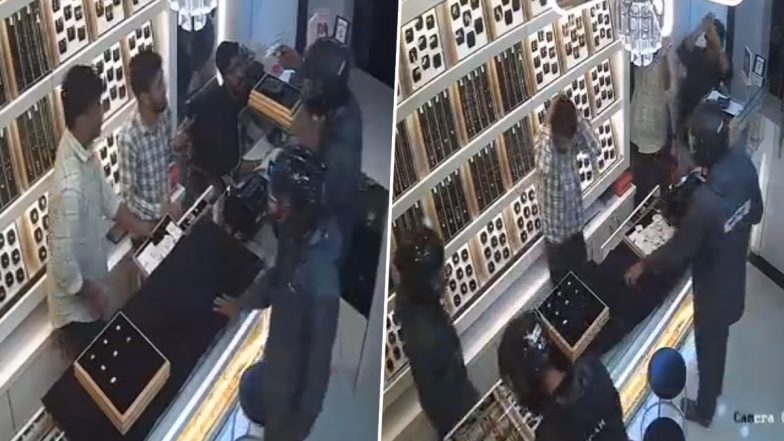 Navi Mumbai Robbery: खारघर येथील सोन्याच्या दुकानात दरोडा, ११ लाख रुपयाचे दागिने चोरीला, तीन आरोपी फरार