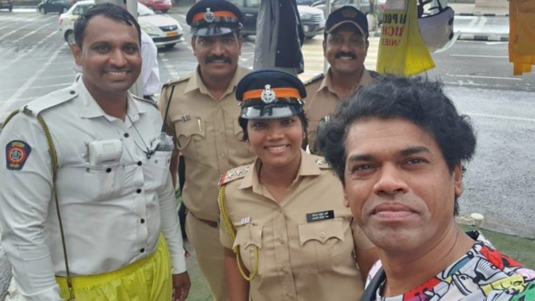 Siddharth Jadhav Selfie With Mumbai Police: मुंबईत भर पावसात कर्तव्य बजावणाऱ्या पोलिसांसोबत सिद्धार्थ जाधवचा सेल्फी, पोस्ट व्हायरल