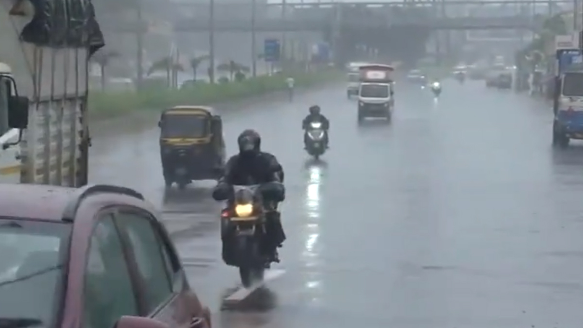 Mumbai Rain Update: मुंबईसह कोकणातही मुसळधार, पावसाने दमदार हजेरी लावल्यान जनजीवन विस्कळीत