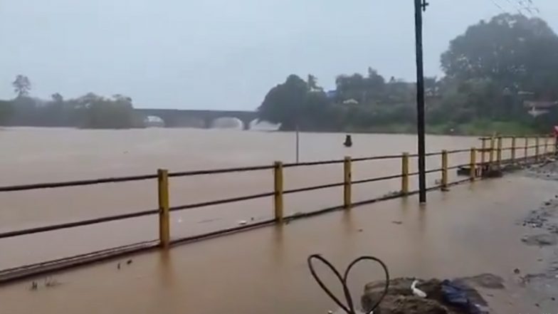 Panchganga River Water Level Increase : पंचगंगा नदीच्या पाणीपातळी मोठी वाढ; अनेक बंधारे पाण्याखाली (Watch Video)