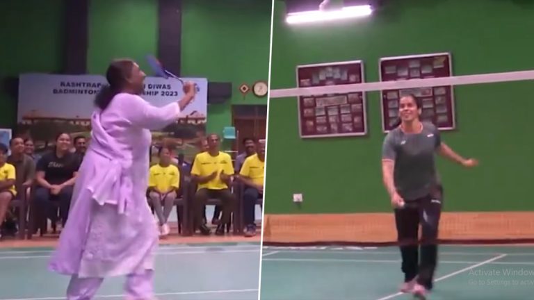 Droupadi Murmu and Saina Nehwal Badminton Play: राष्ट्रपती द्रौपदी मुर्मू आणि सायना नेहवाल यांच्यात रंगला बॅडमिंटनचा सामना; राष्ट्रपती भवनाकडून व्हिडीओ शेअर (Watch Video)