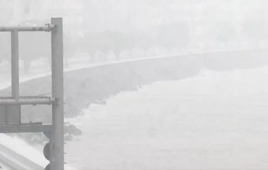 Mumbai Rains: मुंबई मध्ये मुसळधार पावसात समुद्राला भरतीचं उधाण; Marine Drive, Bandra-Worli Sea Link भागातील पहा नजारा ( Watch Video)