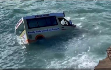 Ice Cream Truck Gets Swept Out To Sea: आईस्क्रीम ट्रक समुद्रात वाहून गेला (Watch Video)