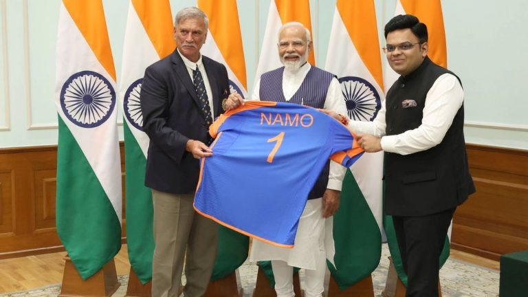 BCCI Presented 'Namo 1' Jersey To PM Modi: बीसीसीआयचे सचिव जय शाह आणि अध्यक्ष रॉजर बिन्नी यांनी पंतप्रधान मोदींना दिली 'नमो 1' जर्सी, पाहा फोटो