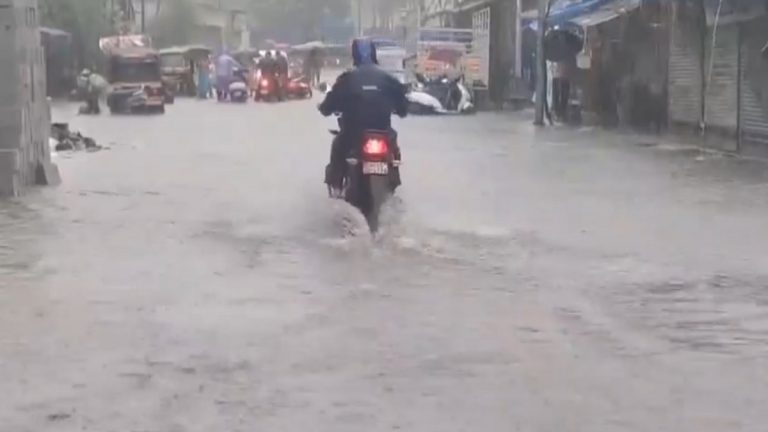 Thane Rural Rains Update: ठाणे जिल्ह्यात मुसळधार पाऊस; नद्यांना पूर, नागरिकांना सतर्कतेचा इशारा (Video)